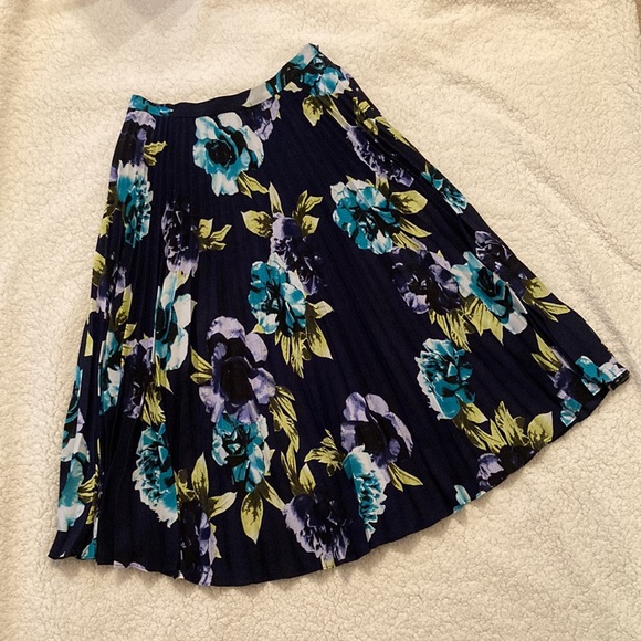 TAHARI Navy Blue Floral Pleated Midi Skirt - Picture 3 of 4